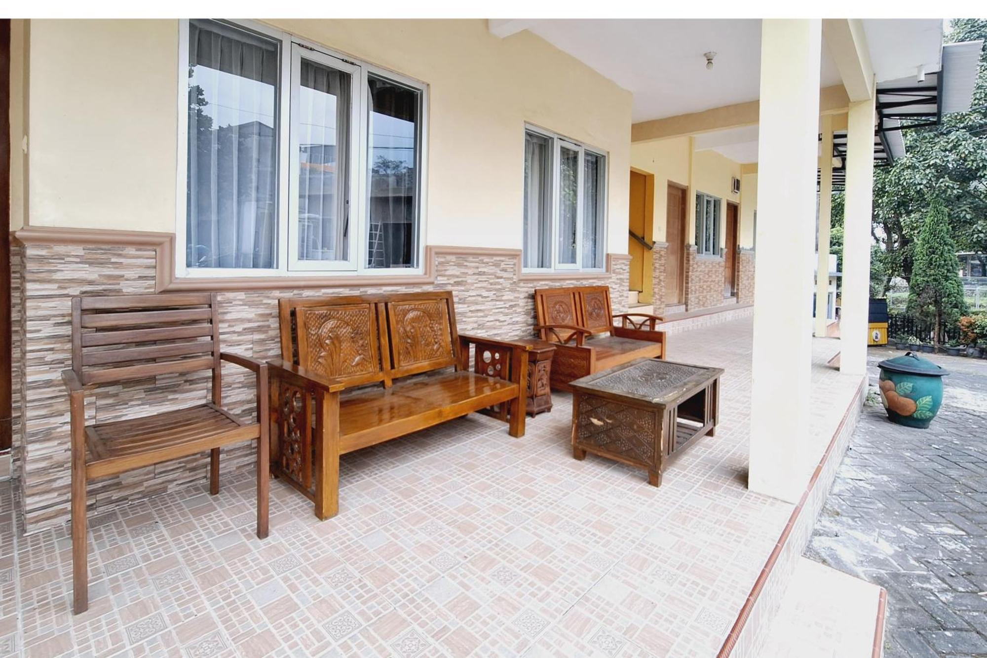 Villa Bukit Bunga Syariah Redpartner Pacet Mojokerto Екстер'єр фото
