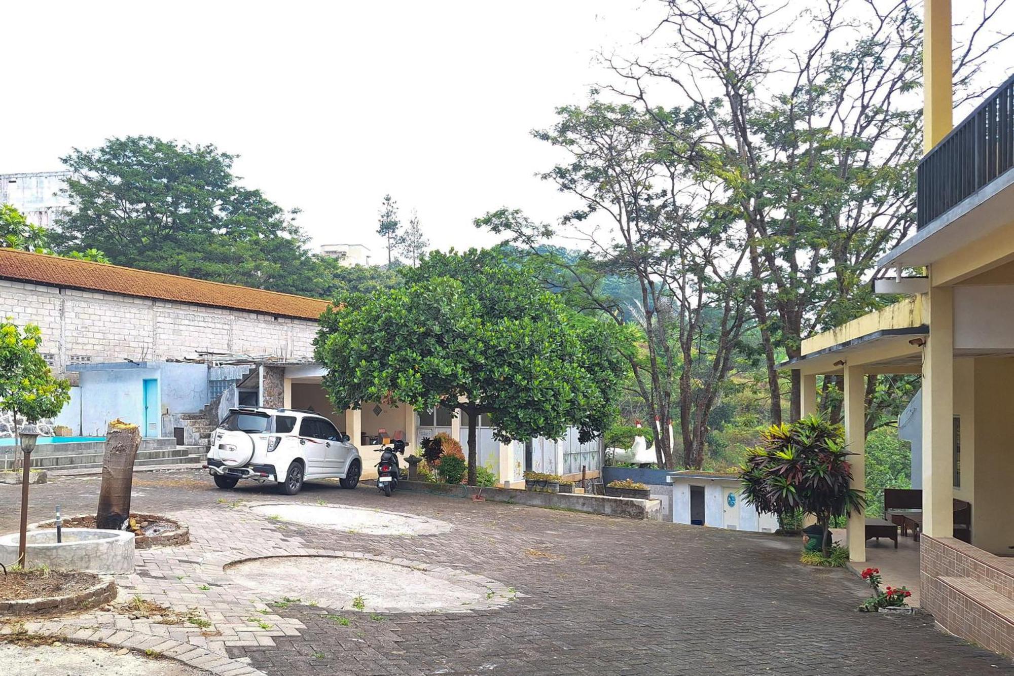 Villa Bukit Bunga Syariah Redpartner Pacet Mojokerto Екстер'єр фото